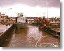 Boot 150 in der Schleuse zum Hafen Brake/Unterweser
