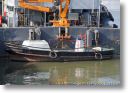 HAFENAMT 4 am 27.09.08 als Zubringerboot am Bagger "Bremerhaven"